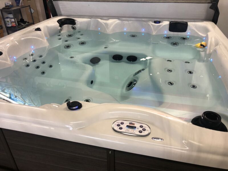 USA CarltonHot Tub