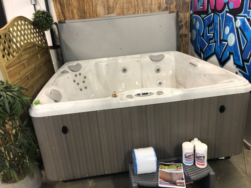 Hotsprings Propel Hot Tub (13 Amp Plug and Play)Hot Tub