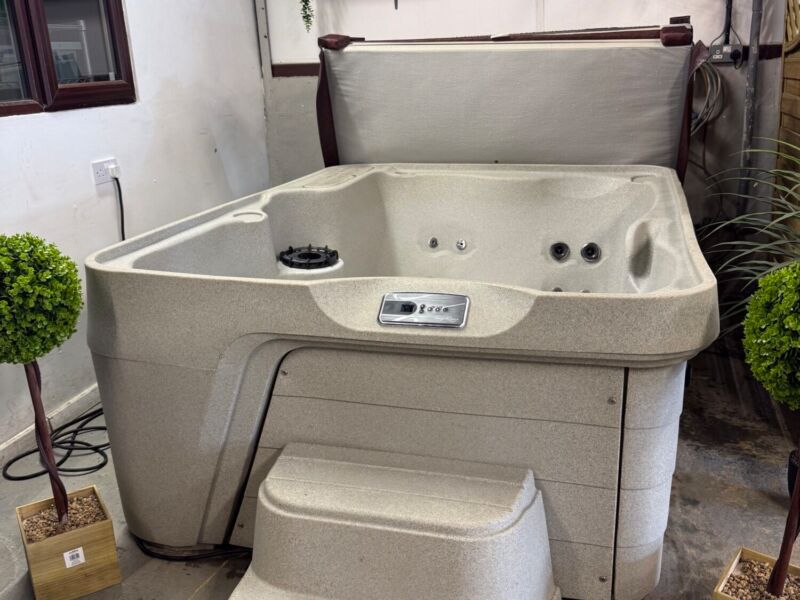 Freeflow Azure Hot TubHot Tub