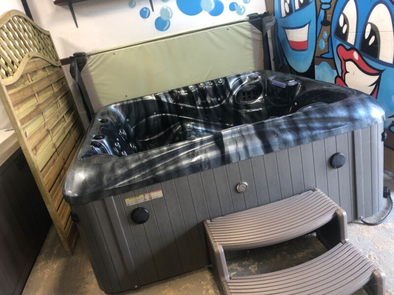 Blue Whale SeascapeHot Tub