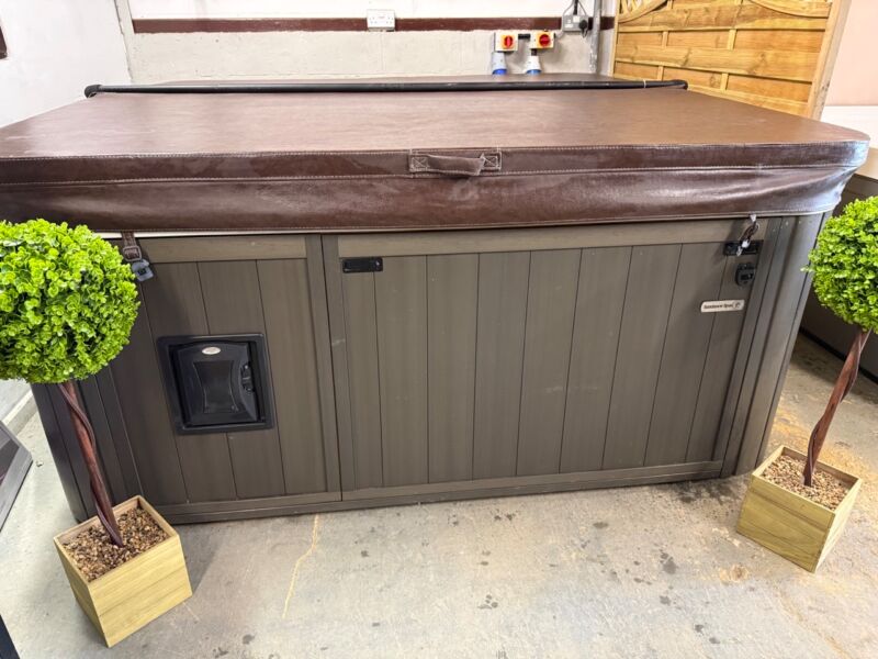Sundance Bristol Hot Tub 2017Hot Tub