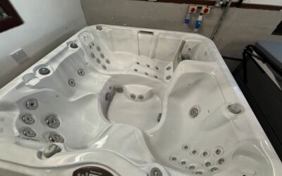 Sundance Bristol Hot Tub 2017