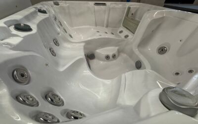 Sundance Bristol Hot Tub 2017