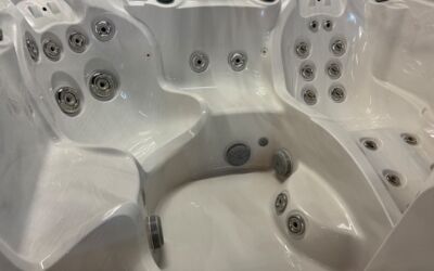 Sundance Bristol Hot Tub 2017