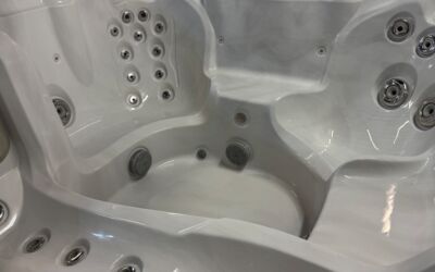 Sundance Bristol Hot Tub 2017