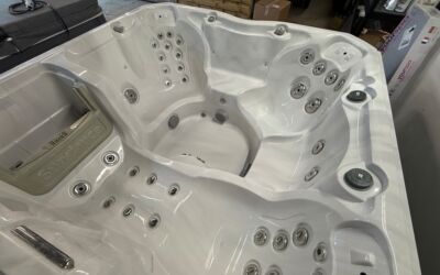 Sundance Bristol Hot Tub 2017