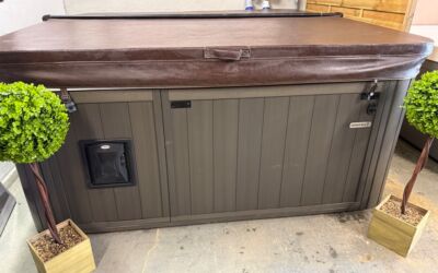 Sundance Bristol Hot Tub 2017