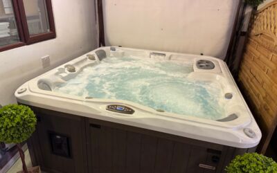 Sundance Bristol Hot Tub 2017