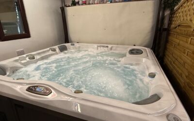 Sundance Bristol Hot Tub 2017