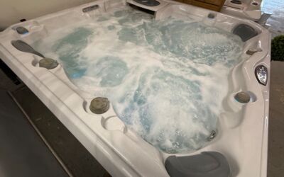 Sundance Bristol Hot Tub 2017