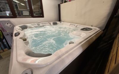 Sundance Bristol Hot Tub 2017