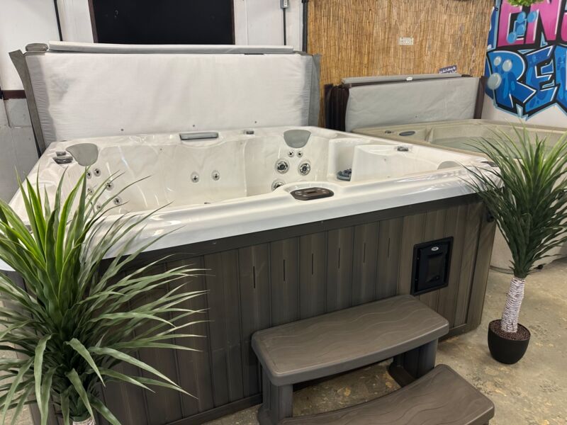 Sundance McKinley Hot Tub 2019Hot Tub