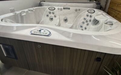 Jacuzzi J335  - 2019