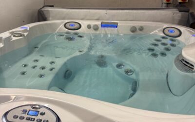 Jacuzzi J335  - 2019