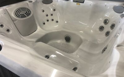 Jacuzzi J230