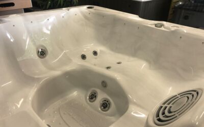 Jacuzzi J230