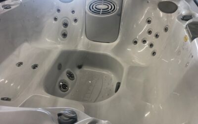 Jacuzzi J230