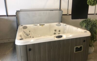 Jacuzzi J230