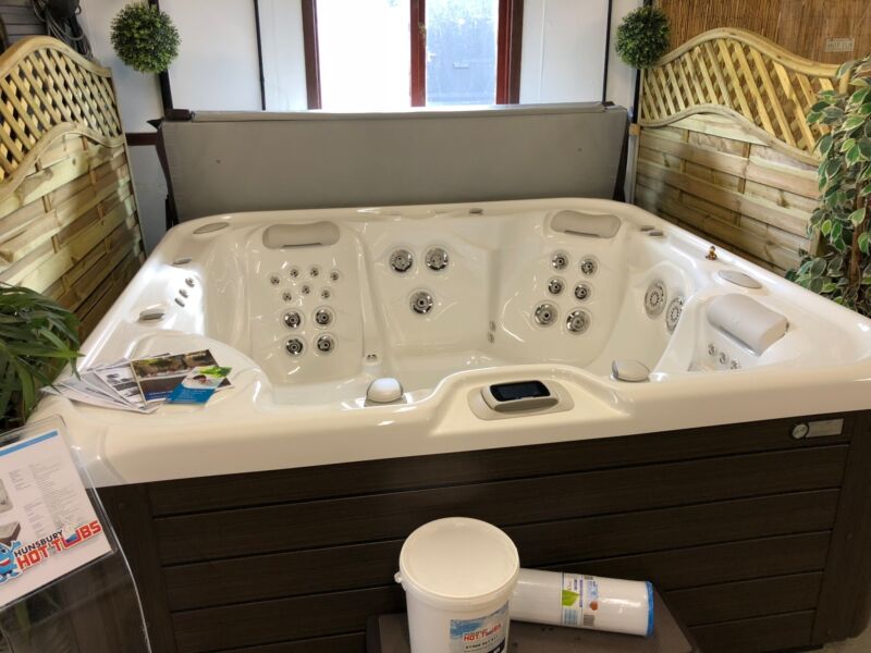 Hotsprings EnvoyHot Tub