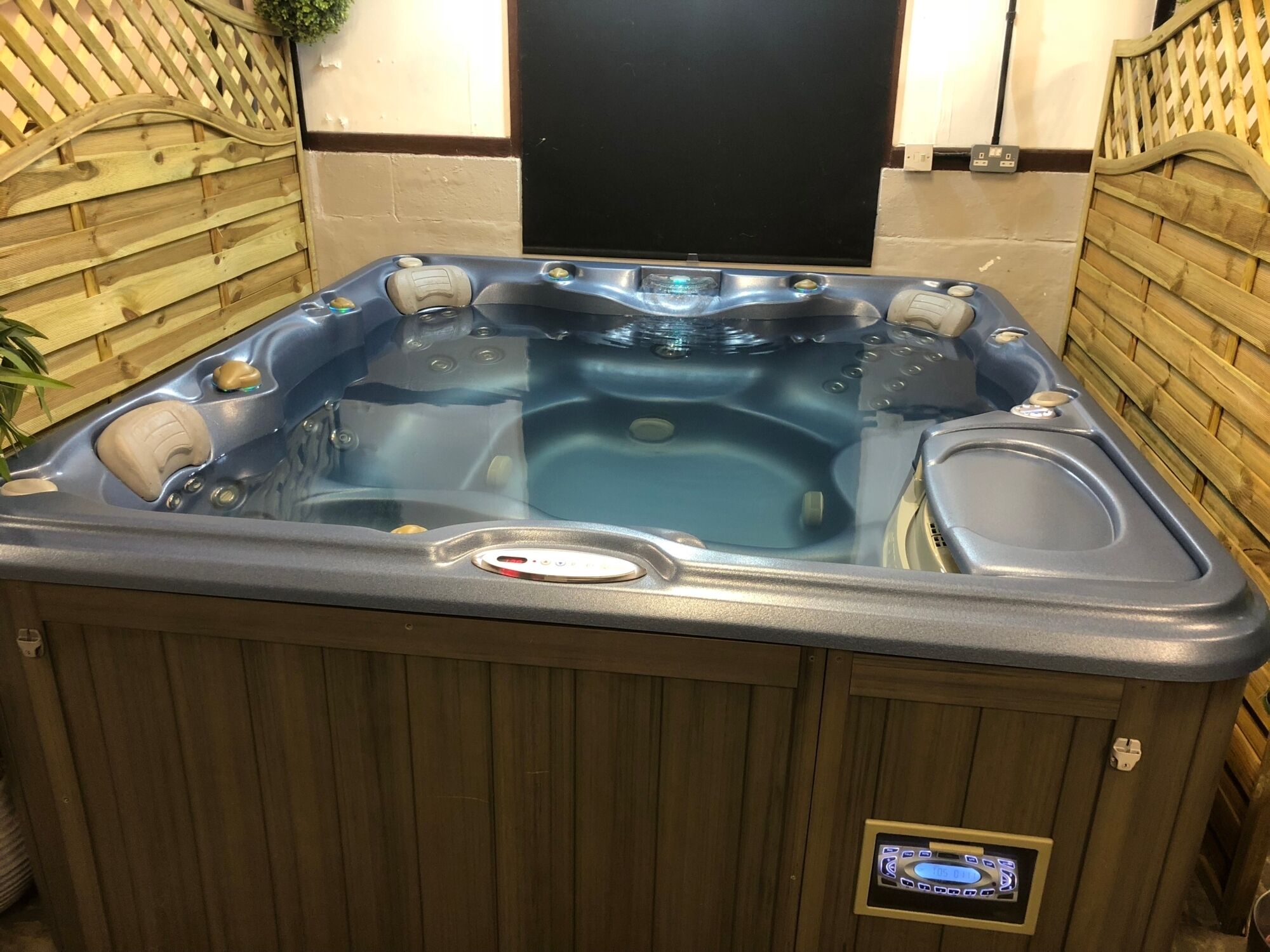Preowned Hot Tub Sundance Hunsbury Hot Tubs