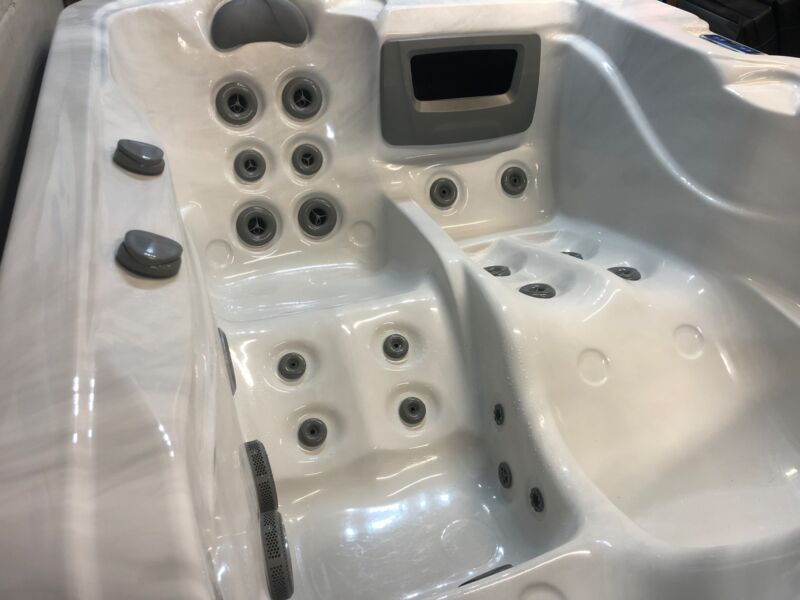 Riptide SkylineHot Tub