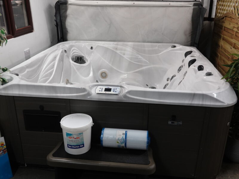 Evolution MatrixHot Tub
