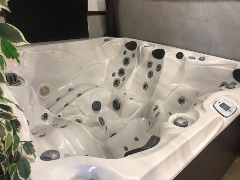 Evolution MatrixHot Tub