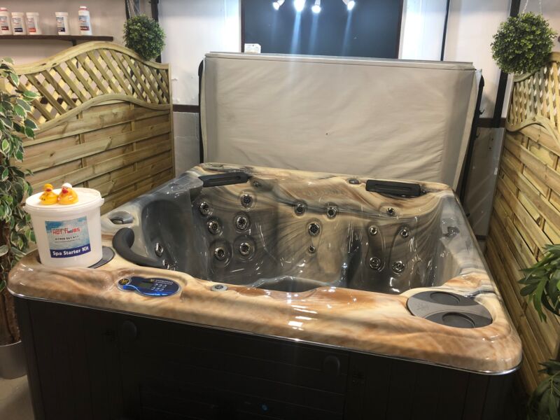 Hydropool 575Hot Tub