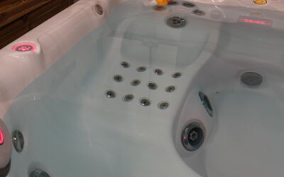 Jacuzzi J335 Hot Tub - 2009