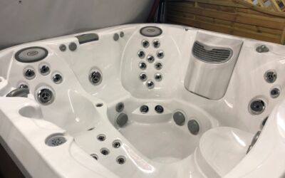 2017 Jacuzzi J335