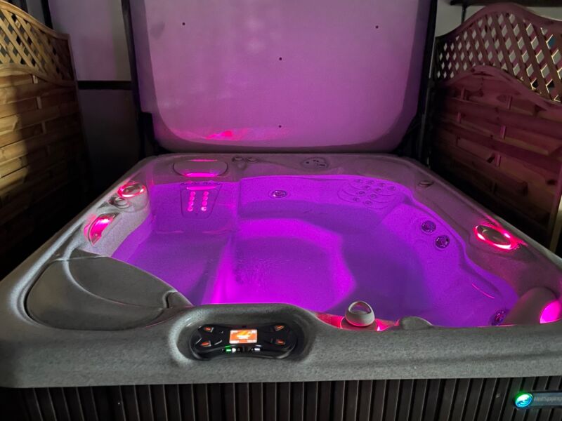 Hotspring Sovereign Hot TubHot Tub