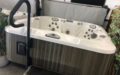 2018 Jacuzzi J335 IP