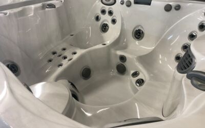 2018 Jacuzzi J335 IP