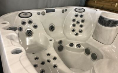 2018 Jacuzzi J335 IP