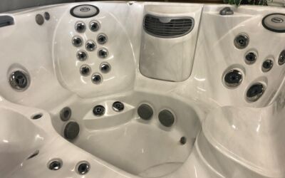 2018 Jacuzzi J335 IP