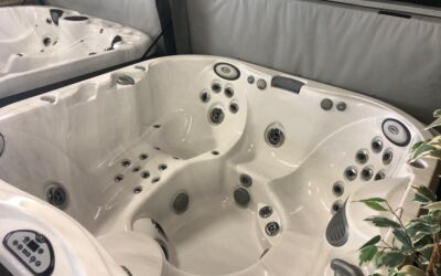 2018 Jacuzzi J335 IP