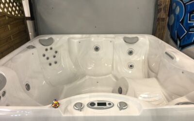 Hot Spot Hot tub 2019 (13 Amp Plug and Play)