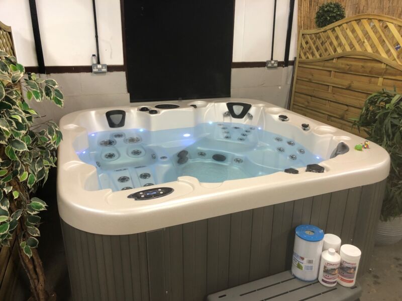 Coast Spa Regency PrincessHot Tub