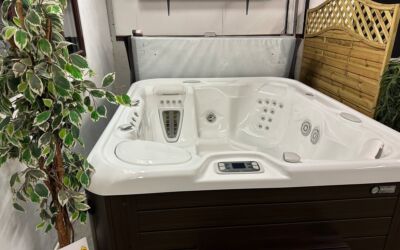 2017 Hotsprings Sovereign Hot Tub