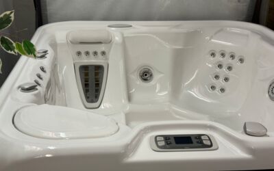 2017 Hotsprings Sovereign Hot Tub