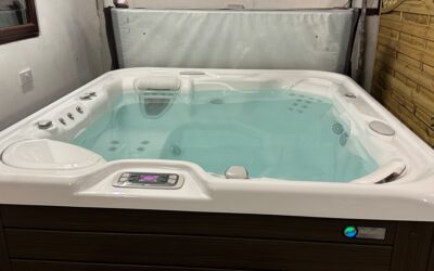 2017 Hotsprings Sovereign Hot Tub