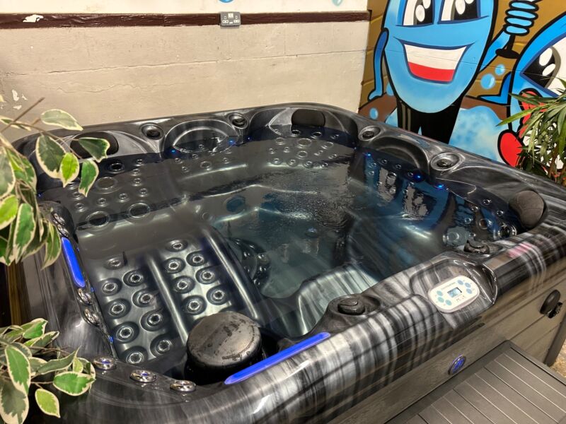 Blue Whale Kingsbury Hot Tub rrp £8500.00Hot Tub