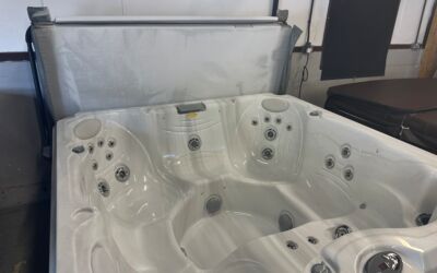 Jacuzzi J235