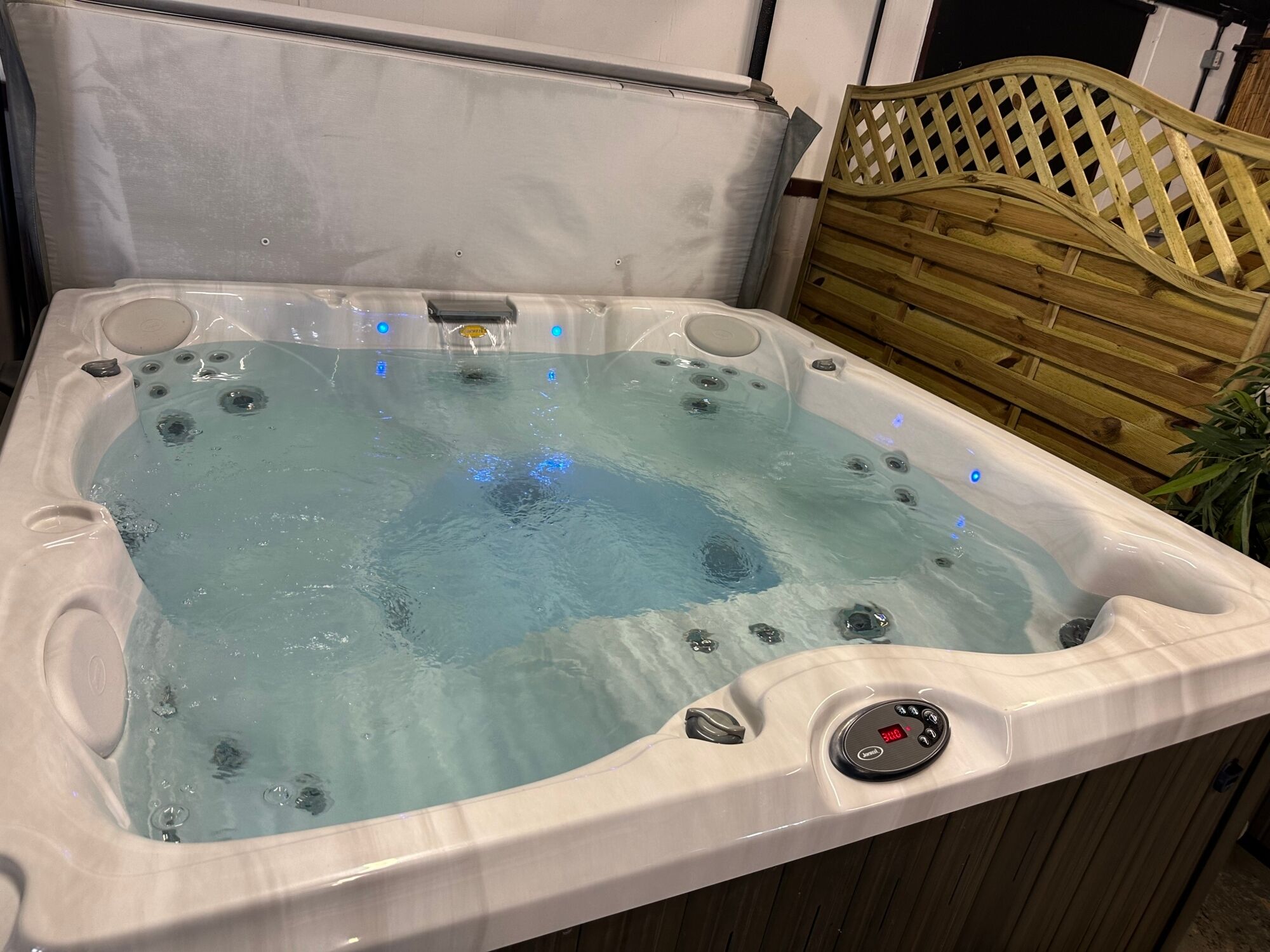 PreOwned Hot Tubs Hunsbury Hot Tubs