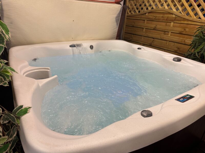 Freeflow TyphoonHot Tub