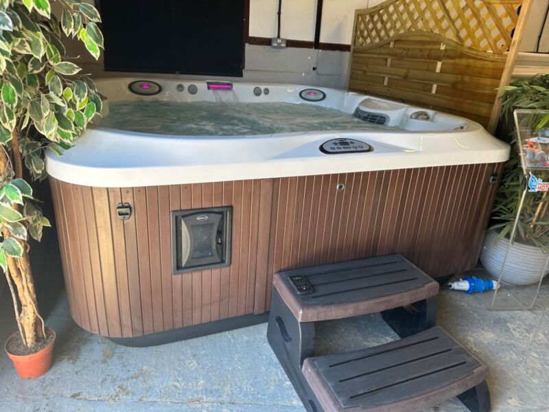 Jacuzzi J375Hot Tub