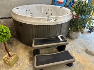 Jacuzzi J210 (Year 2020)Hot Tub