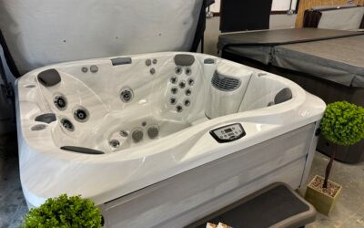 Jacuzzi J345 Hot Tub 2020