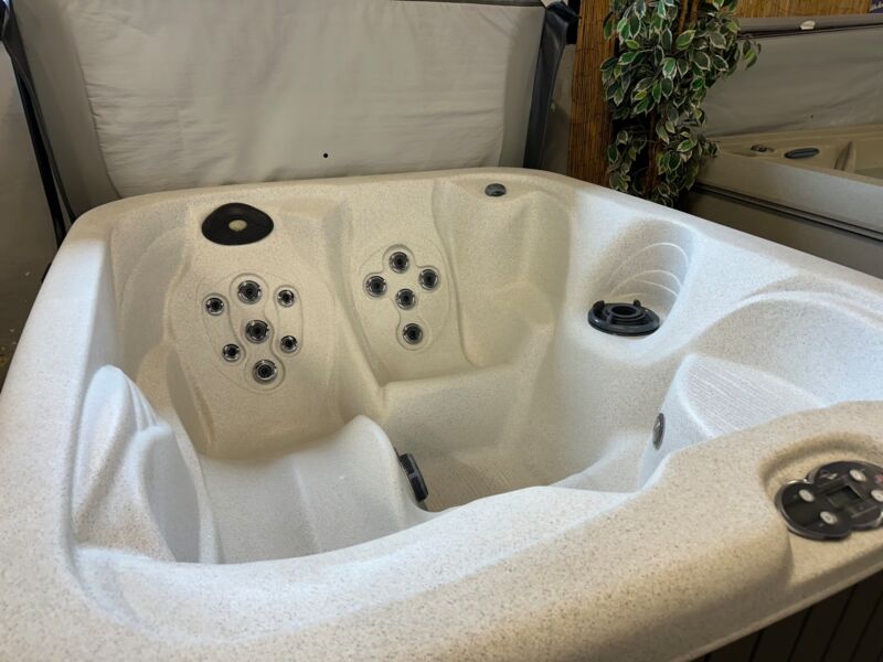 Master Spa Force 3 Hot TubHot Tub