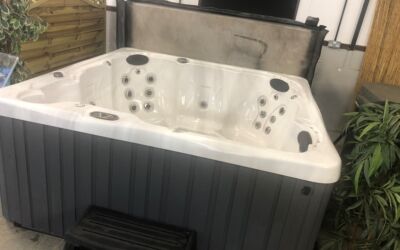 Hydropool Hot Tub
